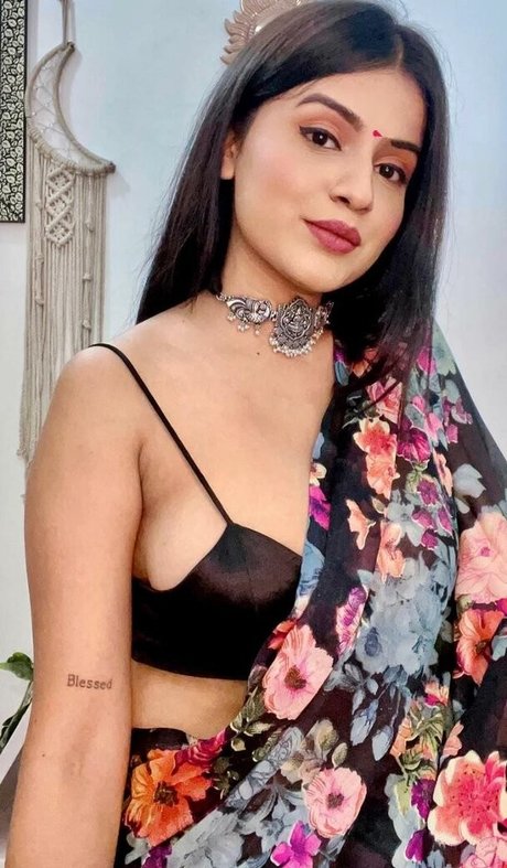 Nidhi Chaudhary star du porno sympa image