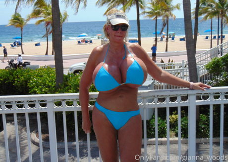 Gianna Woods modèle chaud collection