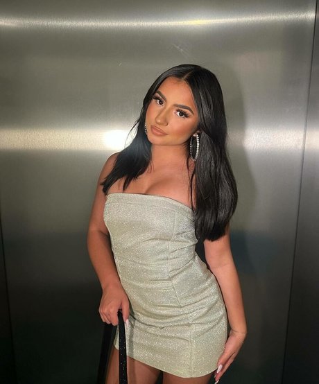 Tatiana McQuay belle star du porno des photos