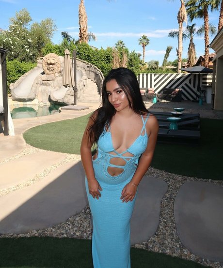 influenceur des médias sociaux onlyfans nus hd img