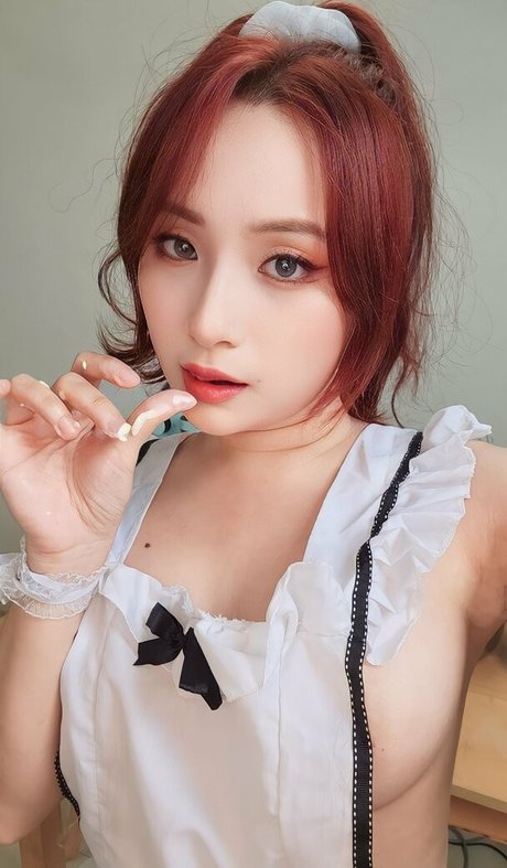 Neyu H Cosplay star du porno gratuite images