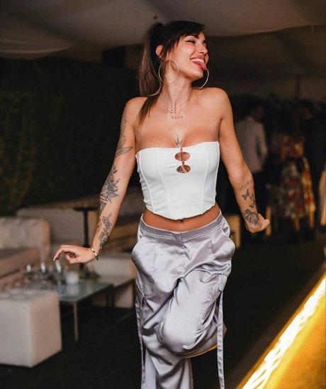 iree c13 actrice érotique des photos