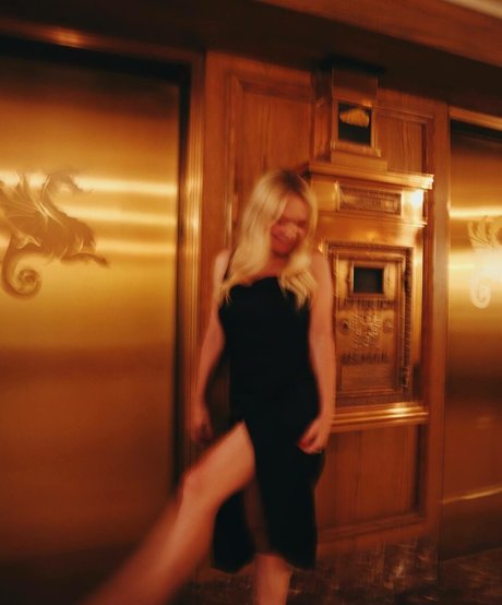 Barbara Alyn Woods star exclusive photos