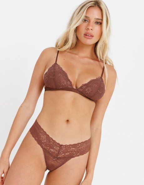 Mia Schory modèle magnifique des photos