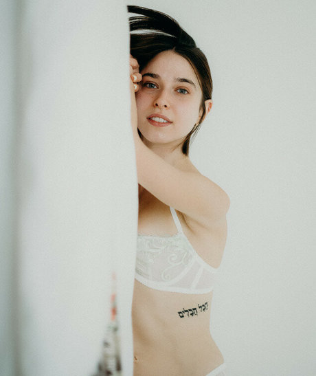 Inbal Yundler étoile sympa des photos