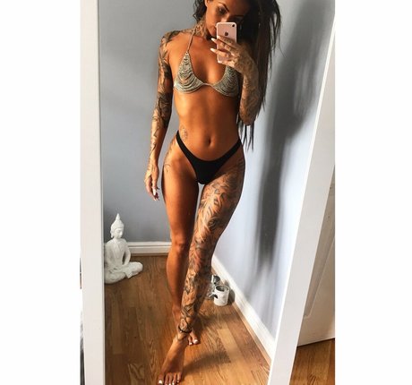 Victoria Vikki Blendell actrice de nus collection