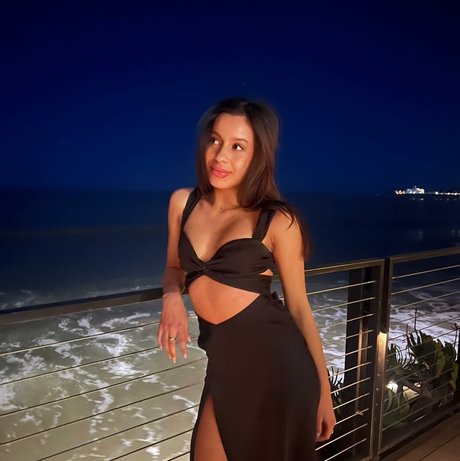 Izabella Alvarez modèle magnifique galeries