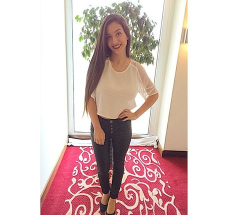 Sapir Hazansky actrice xxx galerie