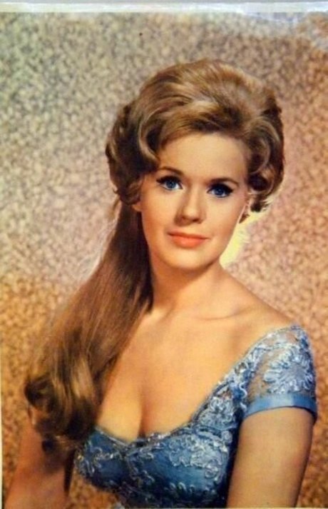 Connie Stevens star érotique archive