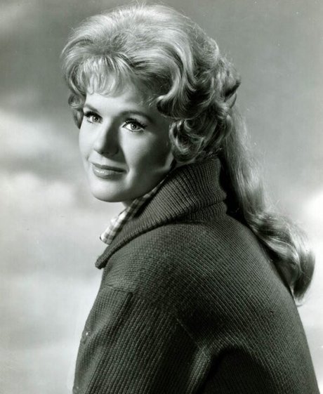 Connie Stevens actrice pornographique galeries