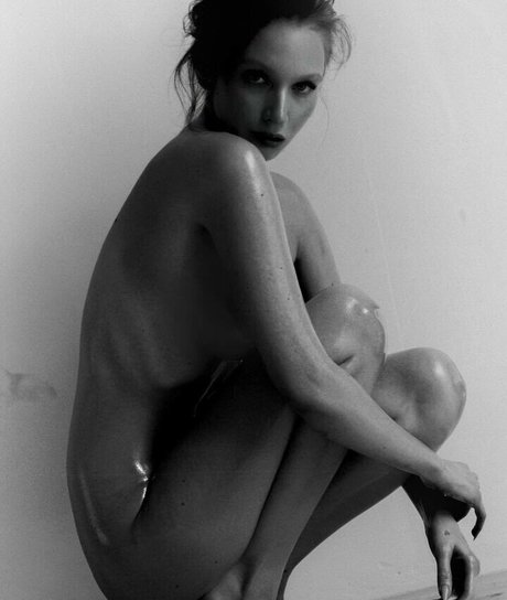 Annie Kinshova jolie star du porno image