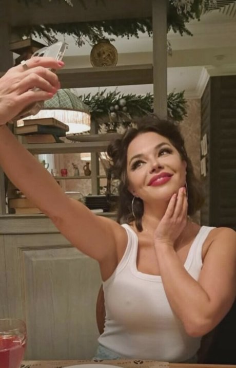 Karina Zvereva actrice libre des photos