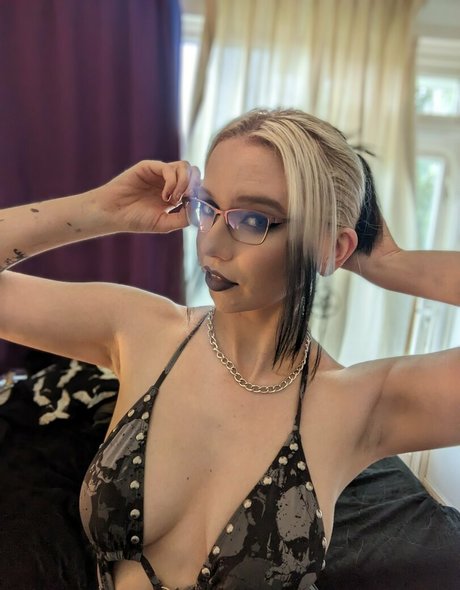 Morrigans Masquerade actrice nue collection