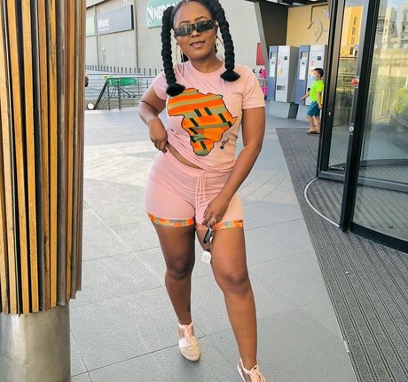 Bella Batista étoile photo