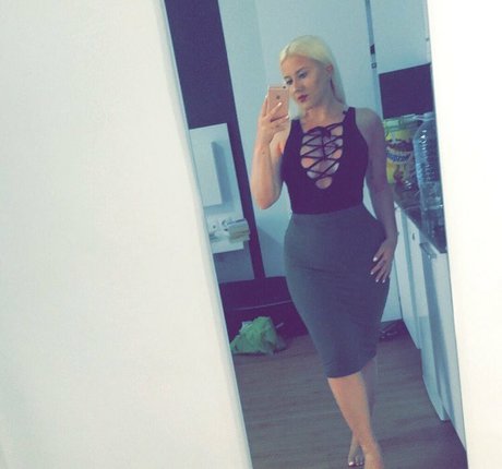 branlette uniquementfans sexe érotique photo