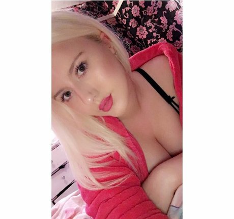 Bethany Koko jolie étoile archive