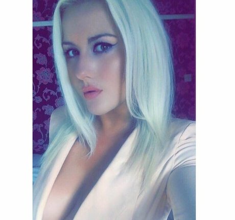 Bethany Koko modèle porno collection