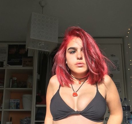 Hila bby beau modèle photo