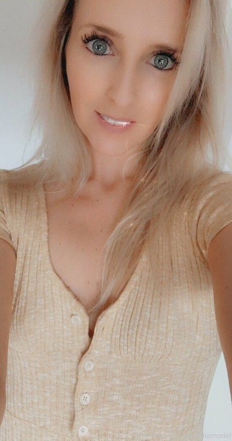 Bexwhitemodel modèle érotique archive