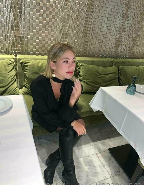 sandraa love modèle artistique galerie