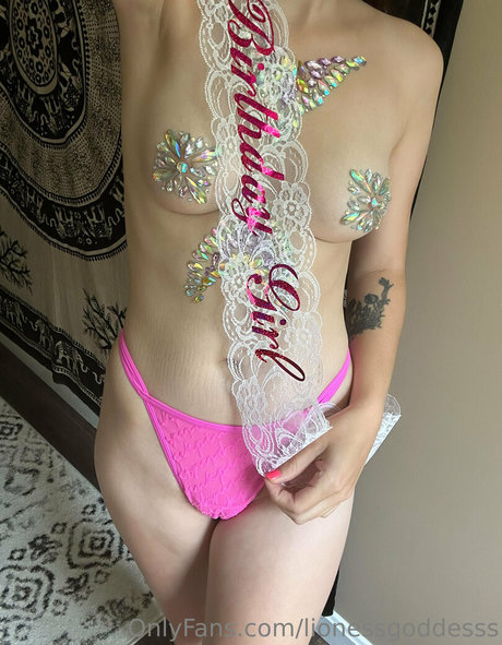 fans avec les yeux bandés nu exclusif archive