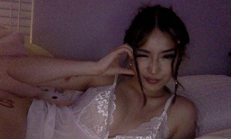 Harmonee Yang modèle nu collection