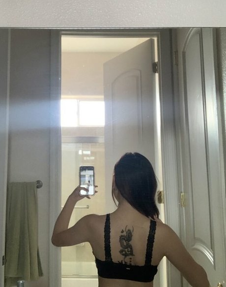 Harmonee Yang star du porno de haute qualité photo