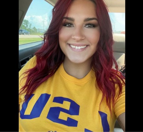 Aisley Montgomery modèle xxx photo