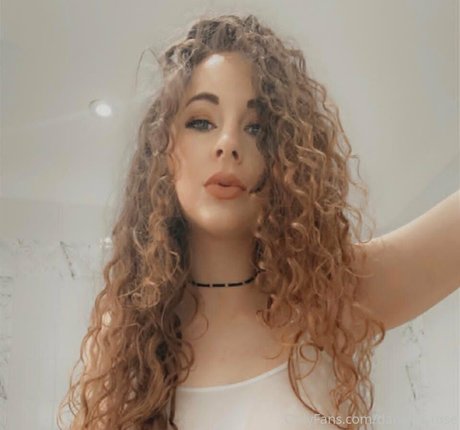 daniella rose modèle nu collection