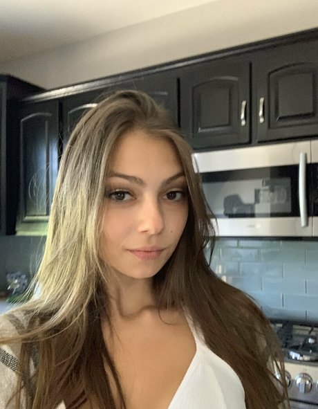 Elena Lukin modèle porno photo