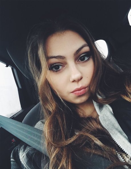 Elena Lukin modèle hd archive