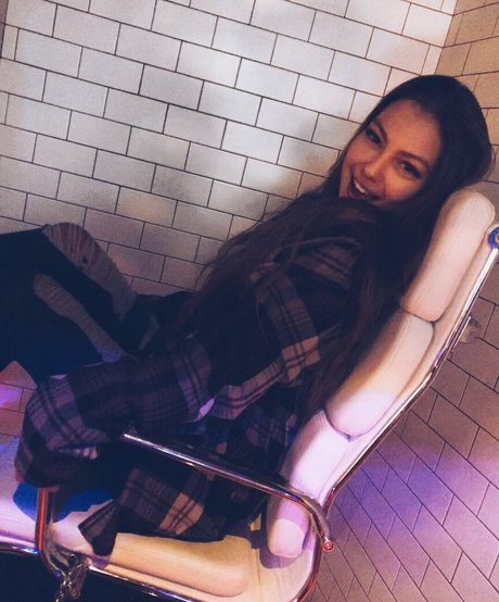 Elena Lukin star du porno parfaite archive