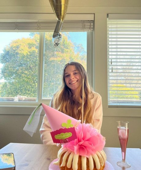 Anika Grace art étoile img