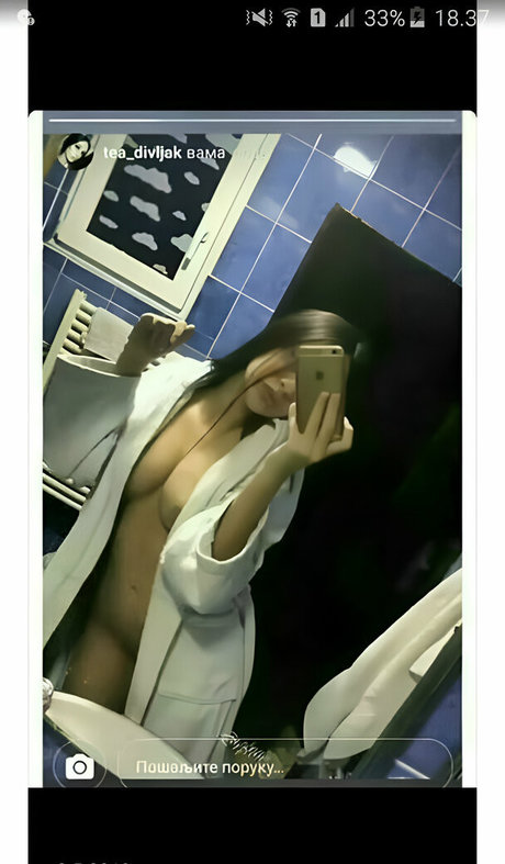 Tea Divljak belle étoile photos