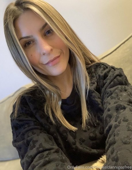 missdannigibson star du porno en haute qualité img