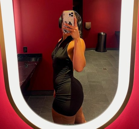 Alissa Oddo nus de stars du porno photos