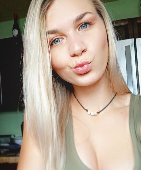 hunnyxoxo2 modèle xxx galerie