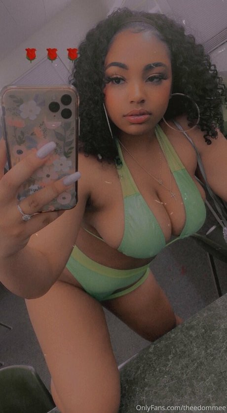 theedommee actrice chaude img