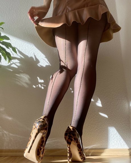 Miss Sunny Mood star du porno exclusive photo