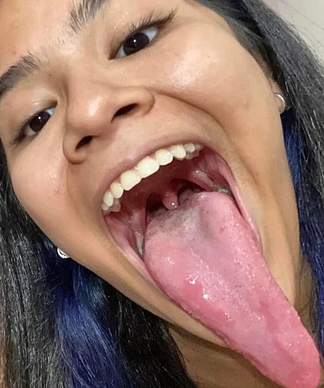 Long Tongue Fetish star du porno photos