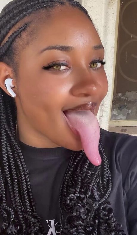 Long Tongue Fetish modèle chaud img