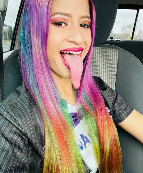 Long Tongue Fetish star du porno chaude des photos