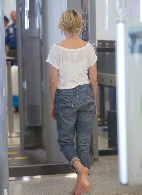 Elizabeth Banks modèle chaud img