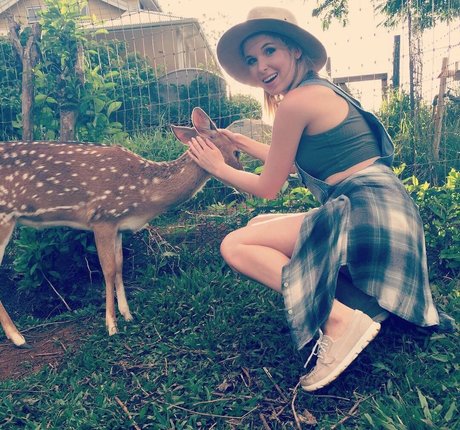 Kirsten Prout star pornographique images