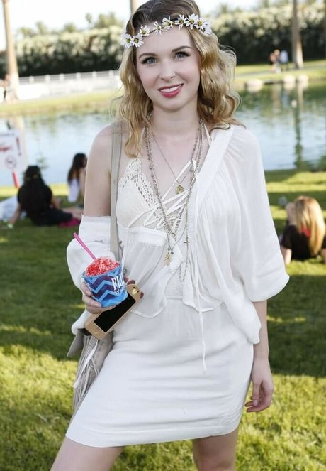 Kirsten Prout modèle sympa images