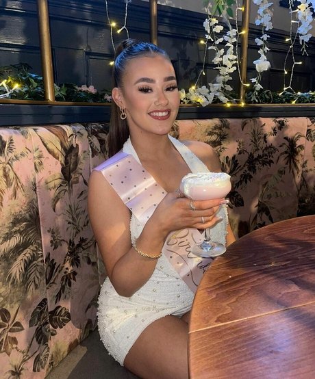 Sydney Etherington modèle sexy photos