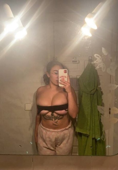 Noemi123130 actrice nue photo