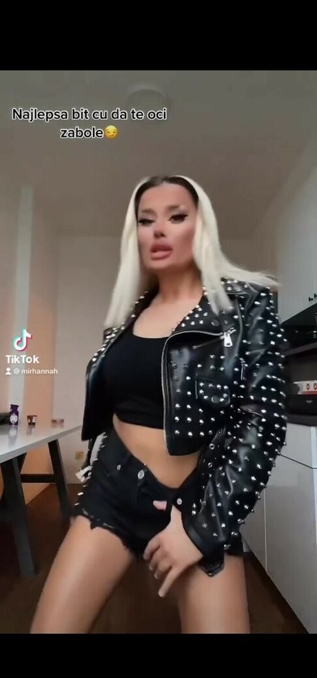 Viki Mitrovic star du porno sexy photo