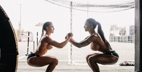 mamelons gonflés onlyfans très chaud images