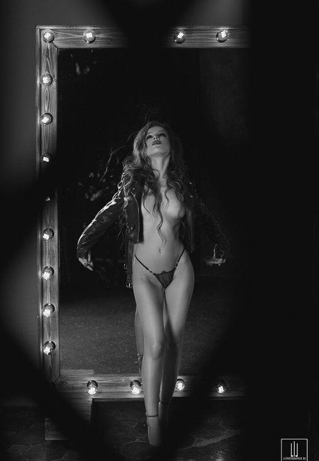 Eleonora Nedova joli modèle galeries